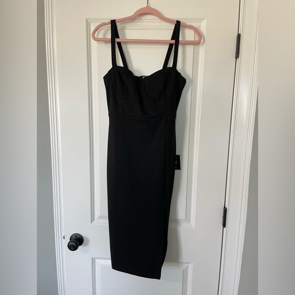 Lulu's Black Midi Dress with Chic Sophistication